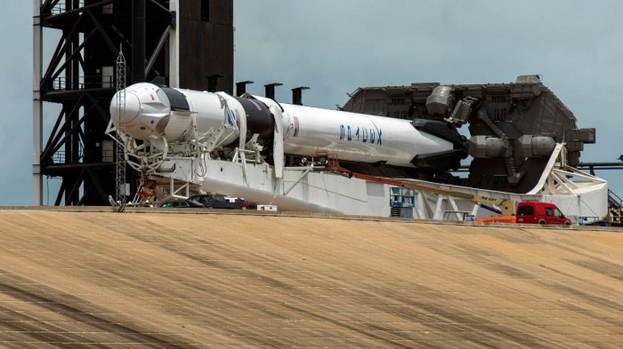 First manned spacex mission delayed